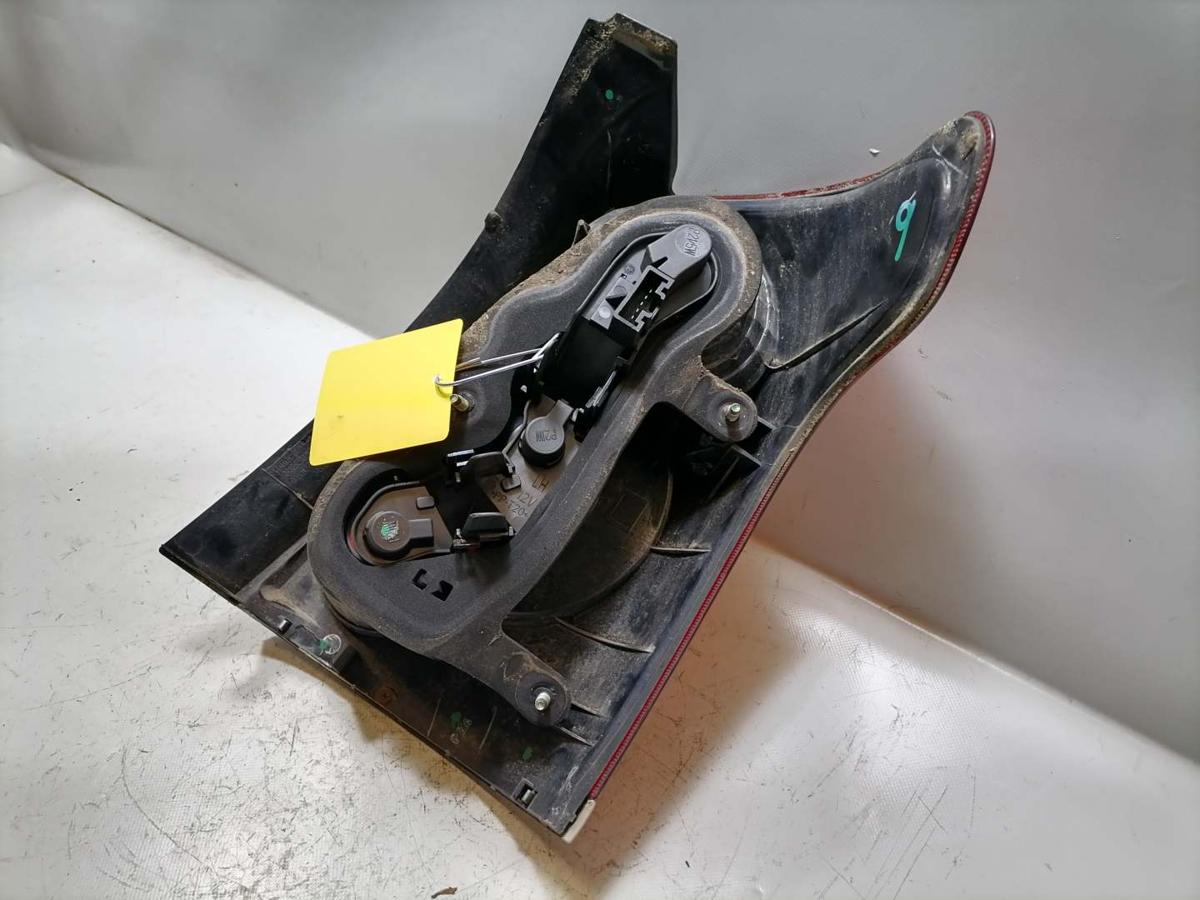 Toyota Avensis T25 original Rücklicht Rückleuchte Schlussleuchte links Kombi Bj.2004